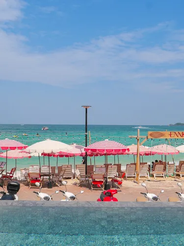 รูปภาพของเอนกายเกาะล้านรีสอร์ท