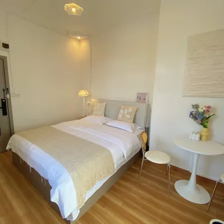 Fuchuan Huayue Apartment