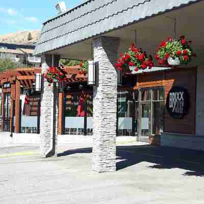 Prestige Vernon Lodge and Conference Centre Hotel Exterior