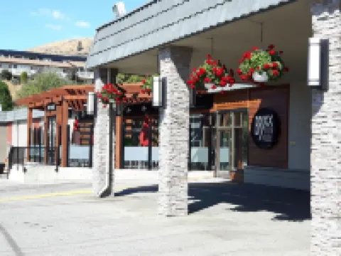 Prestige Vernon Lodge and Conference Centre バーノンのホテル