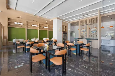 Mehood Lestie Hotel (Golmud Salt Lake Square Branch) Отели в г. Голмуд