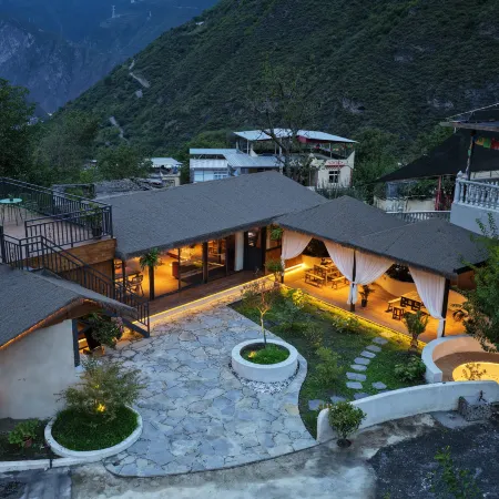 First Encounter · Hongshanli Boutique Countryside Bed and Breakfast