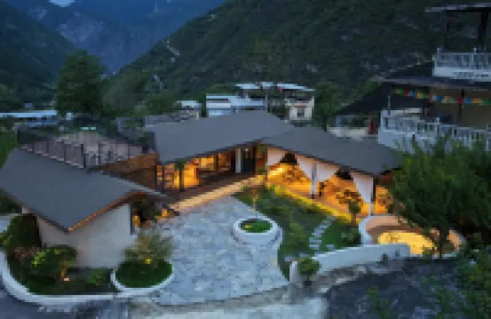 First Encounter · Hongshanli Boutique Countryside Bed and Breakfast
