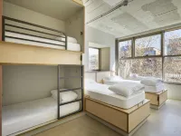 Unite Hostel Barcelona Hotels near Agbar Tower