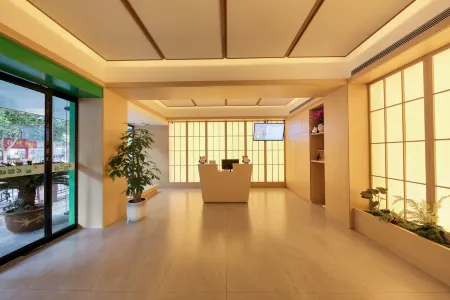 Totoro Spirit (Xinzheng Sias International College Store) Отели рядом с достопримечательностью «Huang Di's Hometown»