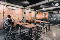 Jabrix Hotel Mitra RedDoorz - Parkplatz