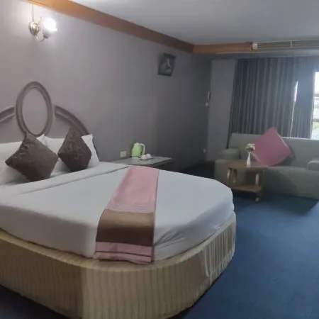 Pathum Thani Place Hotel