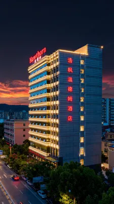 Haofeng Wyndham Hotel (Lincang Municipal Government Yulong Lake Park) Hotel dekat Lincang Railway Station