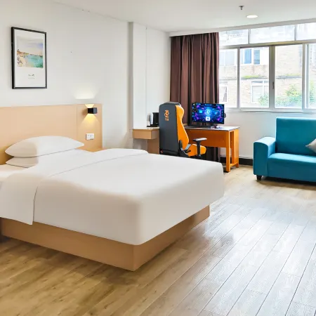 Yaxin E-Sports Hotel (Yulin Jincheng Center)