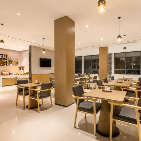 Echarm Hotel (Shiyan Zhuxi Wuling Nightless City)
