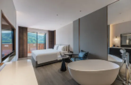 西雙版納景洪朝露度假飯店（告莊星光夜市店）