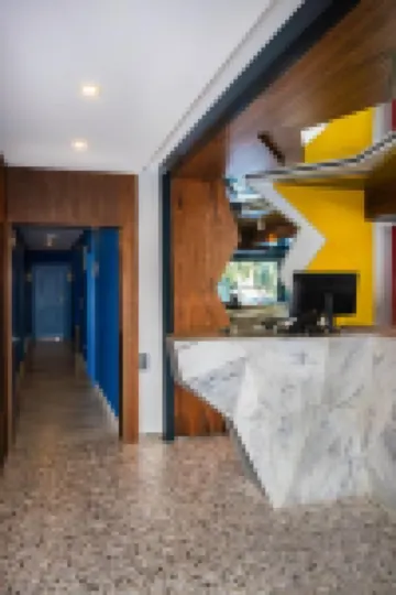 ลัคกี้ มังกี้ มิดิ โฮเทล