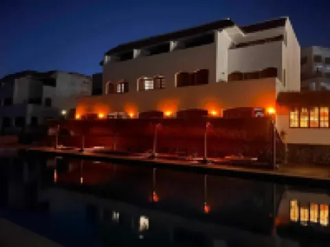 阿德倫亞林海灘酒店-壯麗海景 鄰近SOHO Square Sharm El Sheikh的酒店