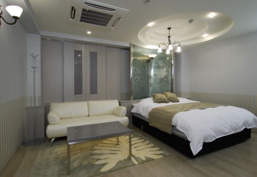 HOTEL IRON PREMIUM NISHINOMIYA KITA