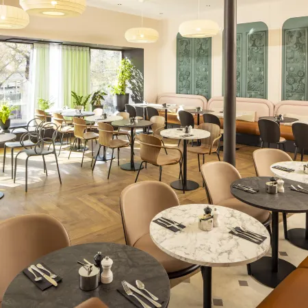 Holiday Inn Paris Opéra - Grands Boulevards Отели рядом с достопримечательностью «Кинозал «Гран-Рекс»»