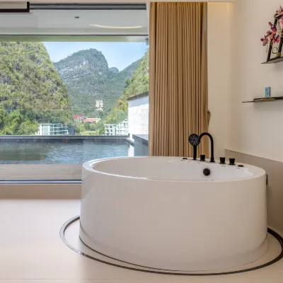 Yangshuo Xiaotaozi Home Hotel (Yulong River Ecological Park Qianqiuqing Branch) Отели рядом с достопримечательностью «Куйлинь»