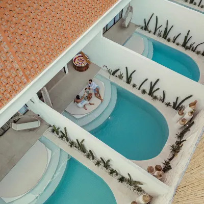 ザ アーデン ヴィラ ウルワツ by Ini Vie Hospitality Tirtha Chapel周辺のホテル