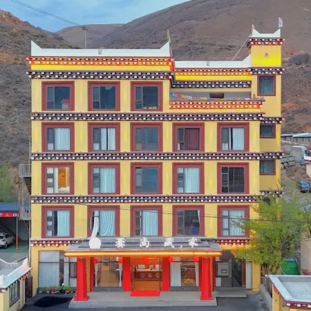 Yunshang Zangjia Hotel (Daofu Medicinal Clay Sculpture Art Museum)