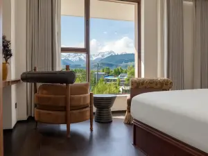 Zhaosu Shanzhichuanxingma Themed Vacation Apartment