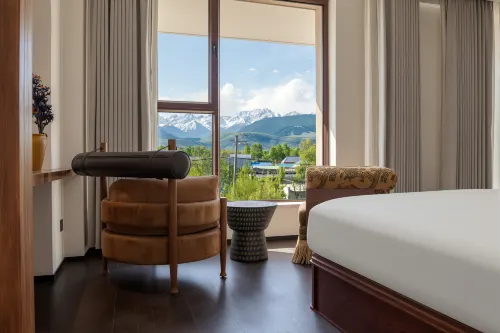 Zhaosu Shanzhichuanxingma Themed Vacation Apartment