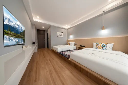 Zhaosu Huayu Fengjing Hotel - Business