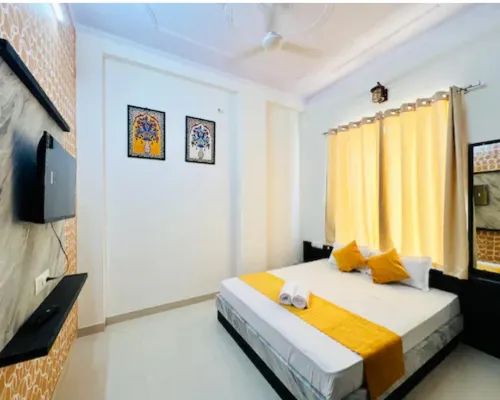 Hotel Aditya Raj - 3-Star