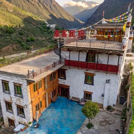 Danba Zhuoke · Huan Shan View Parent-Child Family Resort VILLA Mountain Lodge