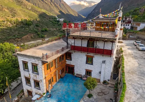 Danba Zhuoke · Huan Shan View Parent-Child Family Resort VILLA Mountain Lodge