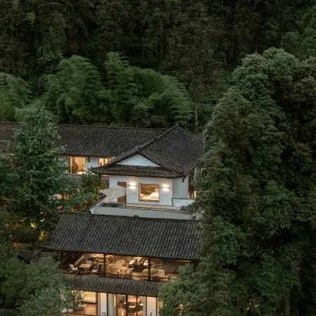 Emeishan Hetang Yunqi Tangquan Homestay