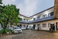 RedDoorz near Maulana Yusuf Stadium Serang - 2 Sao