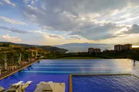 Fuxian Lake Xiangru • Chenxia Resort Hotel - Pools
