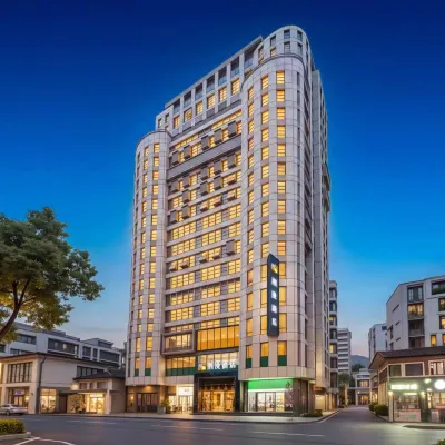 Zmax Hotel (Guangzhou Beijing Road Pedestrian Street, Haizhu Square Metro Station) Отели рядом с достопримечательностью «Temple of the Five Immortals (Wuxian Guan)»