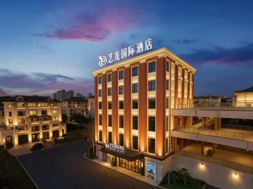 Elong International Hotel (Hengdian World Studios) - جاكوزي