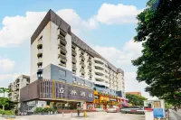 Lizhou Hotel (Gongbei Port Light Rail Station)
