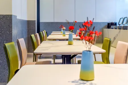 Borrman Hotel (Chongqing Bishan Zhongyangdajie) Отели рядом с достопримечательностью «Chongqing Machinery and Electronics Polytechnic College»