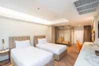 Away Bangkok Riverside Kene