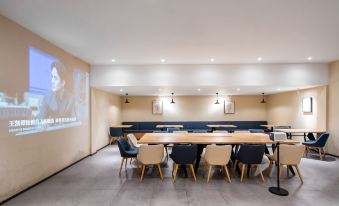 Lechao Collection Hotel (Shanghai Bailian Central Zhenguang Road Subway Station)