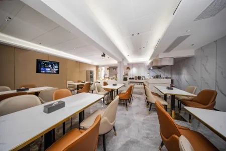 Leqi Light House Hotel (Yiwu International Trade City Binwang Night Market Pedestrian Street Branch)