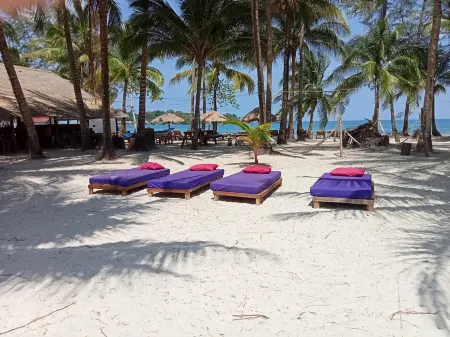 Palm Beach Bungalow Resort Отели рядом с достопримечательностью «Ронг»