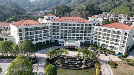 Xihai Hot Spring Holiday Hotel