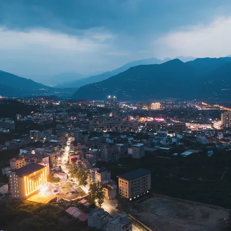 Huayu Light Luxury Hotel