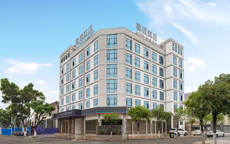 Lavande Hotel (Baoshan Wuzhou International Plaza) Отели в г. Баошан