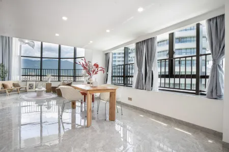 Zhaoqing · Starisland  Starisland Family Lakeview Hotel (Qixingyan East Gate Square Branch) Отели рядом с достопримечательностью «Guangdong Institute of Technology (Dinghu Campus)»