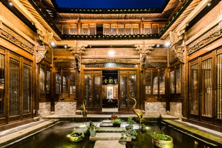 Floral Lux Hotel· Ningbo Heyuan Zhiye Hotel (Xikou Scenic Area) Отели рядом с достопримечательностью «Sanyintan (The Three Hidden Pools)»