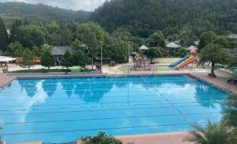 Anyuan Sanbaishan Hot Spring Resort Hotel