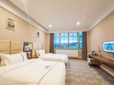 Crown Boutique Hotel Отели рядом с достопримечательностью «Five Sciences Buddhist Academy»