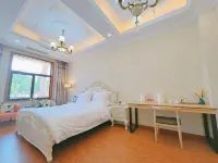 Zhishang Holiday Hotel (Huashan Station)