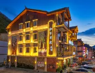 Shennongjia Heping Cinema Theme Homestay (Dajiuhu Pingxuan Ancient Town) Ping Qian town/Dajiuhu national wetland park 호텔