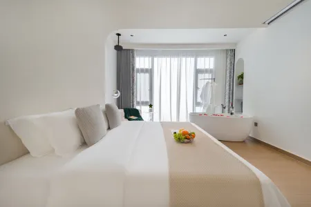 Anji Xuchenyin Wangzhu Guanshan Light Luxury Holiday Villa Meisu (Anji Yunshang Grassland Store) Отели рядом с достопримечательностью «Jiulongxia Scenic Area»