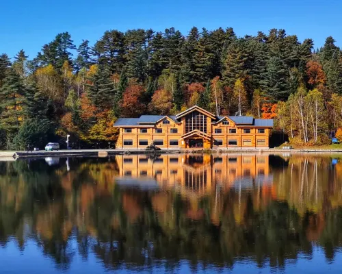 Wuying Town Forest Park Lakeside Homestay Hotels in Fenglin County